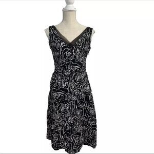 WHBM Dress Black White Roses Floral Print Mesh Trim V-neck Size 4 Lined